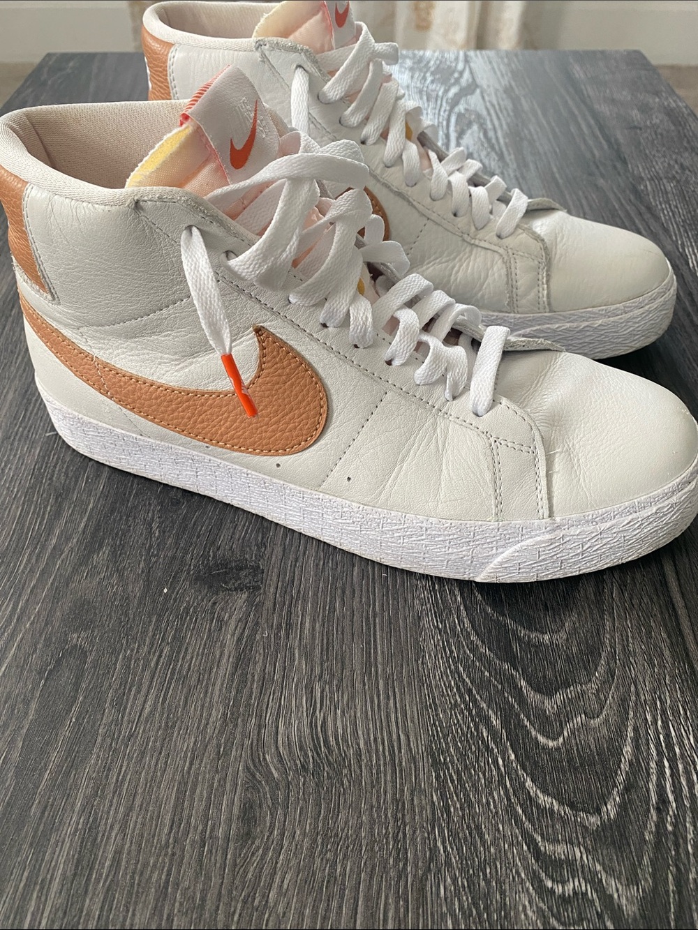 Nike Mens Mid-Top Sneakers. (Or Women)